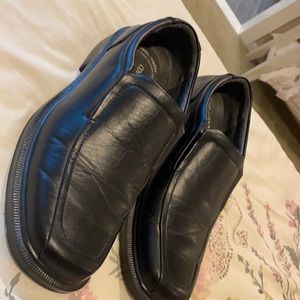 Men’s shoes, size 8 - runs wide- like new condition